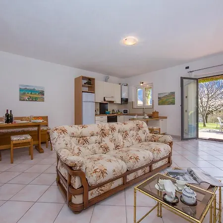  Sleeps 4