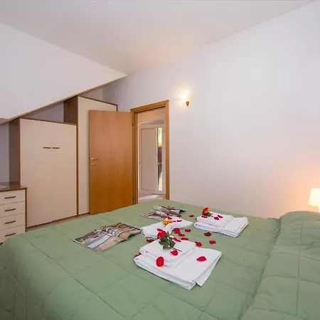 Sleeps 4 דירה *