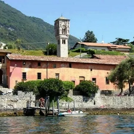  Sleeps 4 *